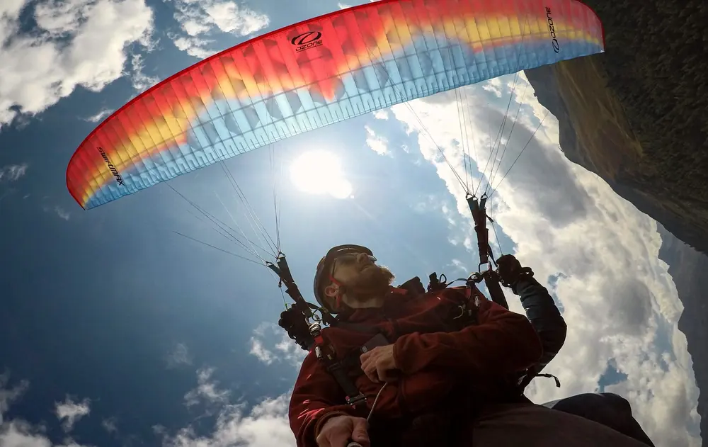 Pure Adrenaline: freestyle manoeuvres with the tandem paraglider