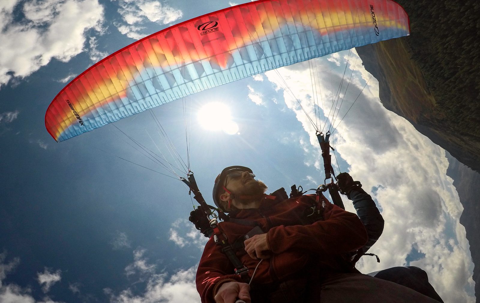 Pure Adrenaline: Freestyle-Manöver mit dem Tandem-Gleitschirm