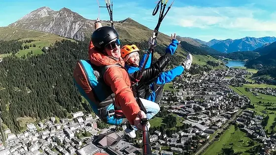 Philipp Kuhn, Tandempilot und Fluglehrer in Ausbildung bei Air-Davos Paragliding
