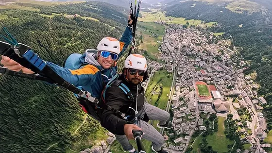 Roger Schäli, tandem pilot and IFMGA mountain guide at Air-Davos Paragliding