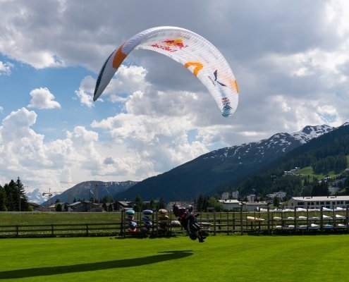 Red Bull X-Alps2019 Paul Guschlbauer mit seinem Skywalk X-Alps4 Landung am Turnpoint Davos