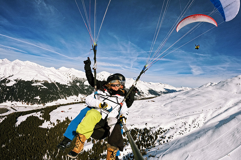 Tandem Paragliding Flight for 2 in Davos