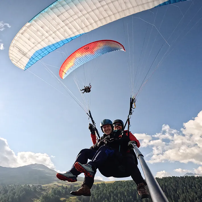 Paragliding in Davos im Sommer. Fluggebiet: Jakobshorn