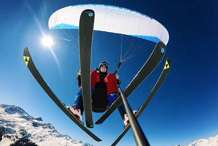 Ski&Fly Winter Paragliding. Abgefahrenes Wintererlebnis in Davos